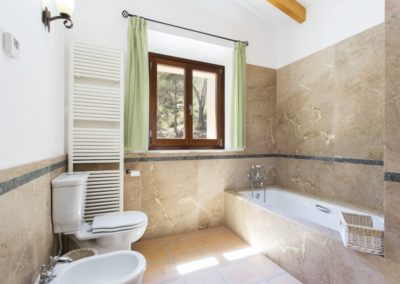 Bedroom n.2 en-suite bathroom